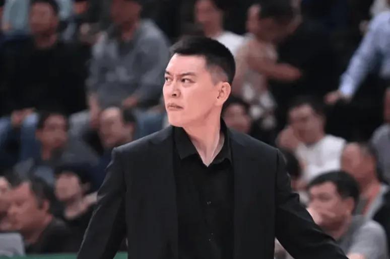 开云体育网址-杨鸣73字回应辞职！愧疚对不起球迷，致谢队内支持，评论区太暖心